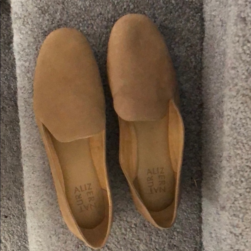 Flat shoes by: Naturalizer